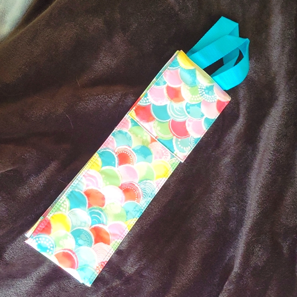 NWOT Perfect Bottle Tote in "Ranbow Waves" 🏳️‍🌈